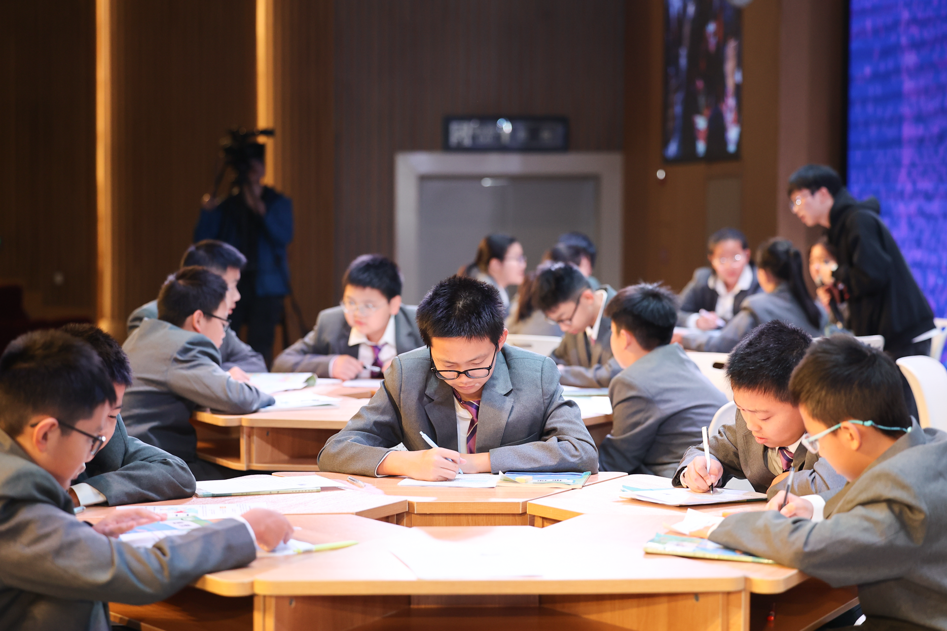 学生1.png 学生1.png